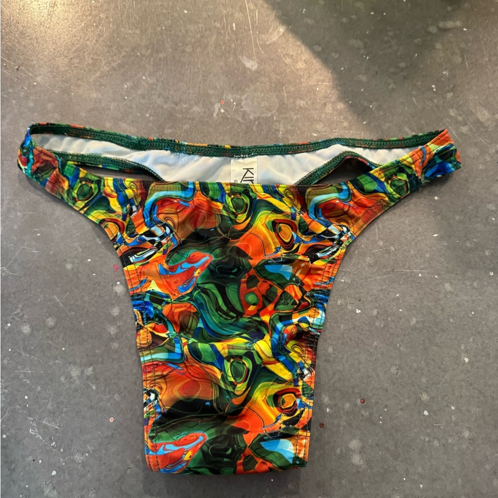 Kiniki men’s thong size M